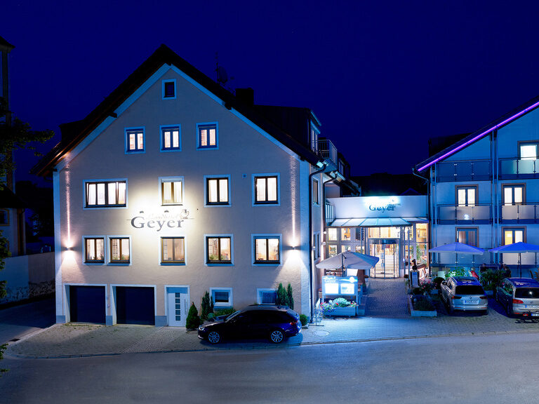 Das Landhotel Geyer bei Nacht