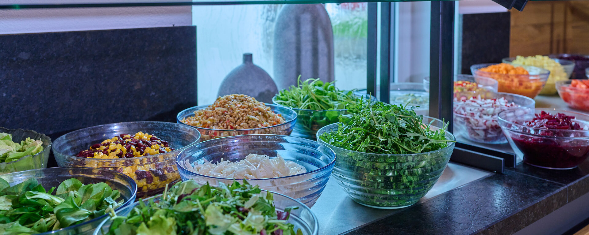 Blick auf das Salatbuffet