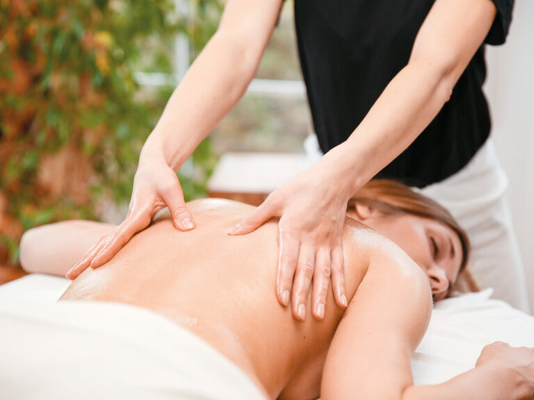 genießen Sie eine unserer vielen Massageangebote