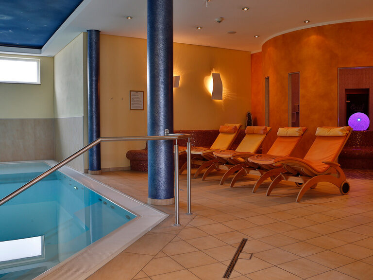 wellness sauna pool genießen